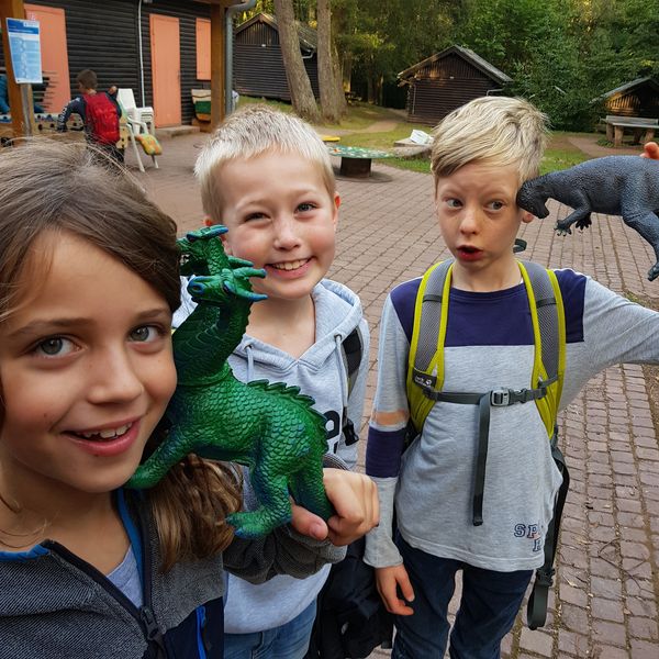 Auf der Suche nach dem dreiköpfigen Drachen im Tal des Schweigens – Abenteuer der 5a und 5c in Lindelbrunn