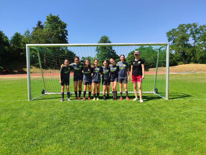 Voller Einsatz beim Fußballspiel auf dem Bohrain